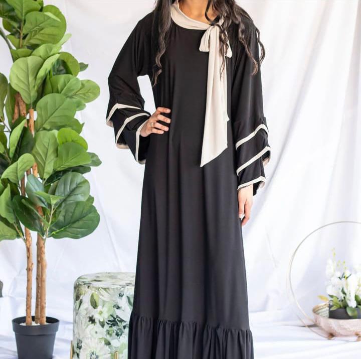 Abaya With Contrast Color Collar