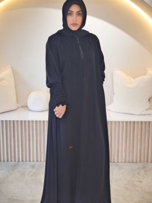 Umrah Abaya with Rouch sleeve And front zip and side pockets 